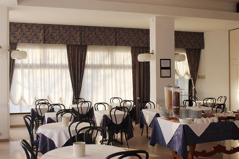 Hotel Grand Meeting Rimini Luaran gambar
